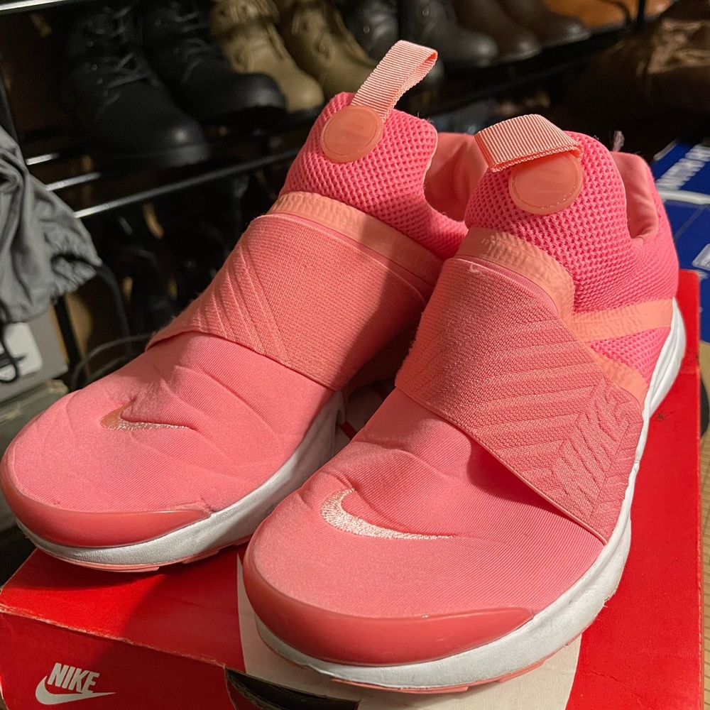Dark peach kids Nike sneakers size 4